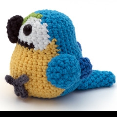 Blue and Gold Macaw amigurumi by MevvSan