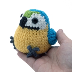 Blue and Gold Macaw amigurumi pattern by MevvSan