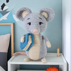 Bianca the Library Mouse amigurumi pattern by Elisas Crochet