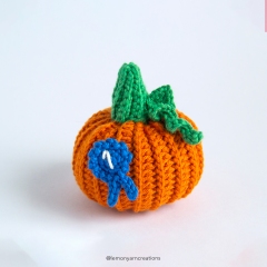 Pascal the Pig amigurumi pattern by Lemon Yarn Creations