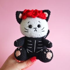 Kuro the Skeleton Cat amigurumi pattern by Cara Engwerda