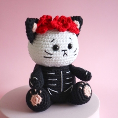 Kuro the Skeleton Cat amigurumi by Cara Engwerda