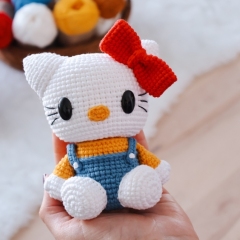 Hello Kitty amigurumi pattern by Crocheniacs