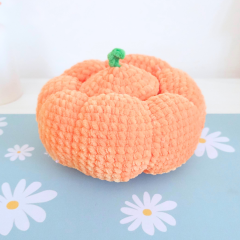 Mystery Pumpkin amigurumi by Hugurumitoys