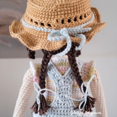 Doll Robin and Outfit Lilly amigurumi by Schipper Amigurumi