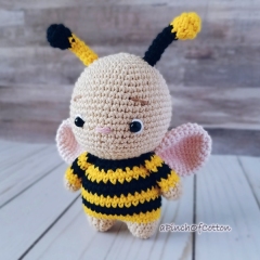 Monica the Bee amigurumi by apinchofcotton