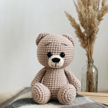 Henry the Bear amigurumi pattern by Nelly Handmade