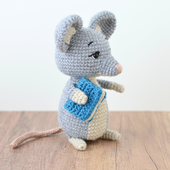 Bianca the Library Mouse amigurumi pattern by Elisas Crochet