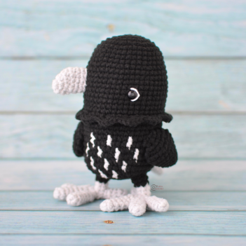 Kieran the Raven amigurumi pattern by Elisas Crochet