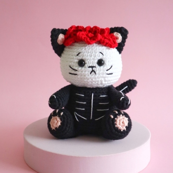 Kuro the Skeleton Cat amigurumi pattern by Cara Engwerda