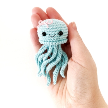 No-Sew Jellyfish amigurumi pattern by Stitch by Fay