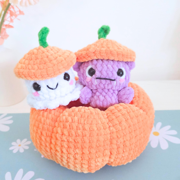 Mystery Pumpkin amigurumi pattern by Hugurumitoys