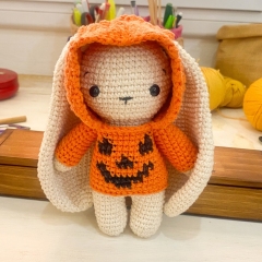 Halloween Bunnies amigurumi by Conmismanoss