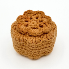 Mooncake amigurumi pattern by Curiouspapaya
