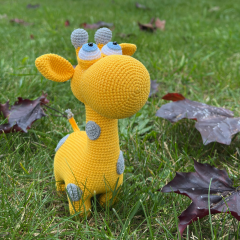 Giraffe Tom amigurumi pattern by Mommy Patterns