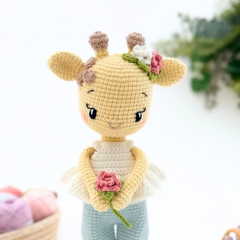 Angelica the Giraffe amigurumi pattern by Sarah's Hooks & Loops