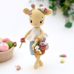 Angelica the Giraffe amigurumi by Sarah's Hooks & Loops