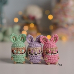 Mini smiling bunny amigurumi by O Recuncho de Jei