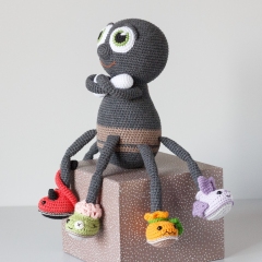 Halloween Spider amigurumi pattern by Planet Piu