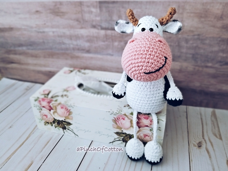 Dolores the Cow amigurumi pattern - Amigurumi.com