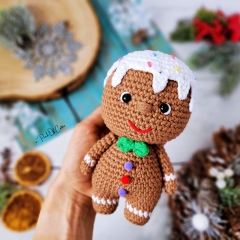 Mister Gingerbread amigurumi by apinchofcotton