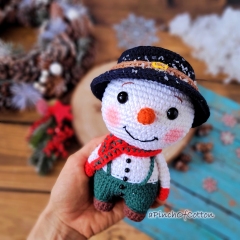 Mister Snowman amigurumi by apinchofcotton