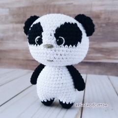 Molly the Panda amigurumi by apinchofcotton
