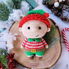 Santa Claus, Elf & Reindeer amigurumi by apinchofcotton