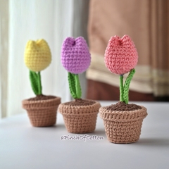 Tulip in a pot amigurumi by apinchofcotton