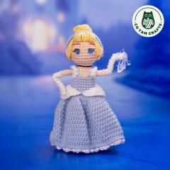 Cinderella mini doll amigurumi by Co Tam Crafts
