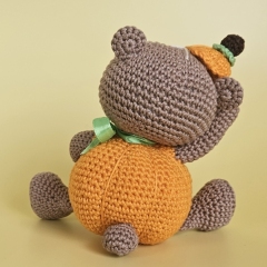 Boo the Pumpkin Bear amigurumi pattern by SaphirhaseDesign