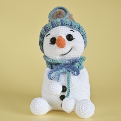 Gift bag snowman Xmas tree ball amigurumi pattern by SaphirhaseDesign
