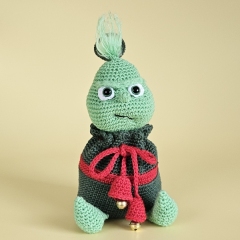Grinch gift bag Christmas tree ball amigurumi pattern by SaphirhaseDesign