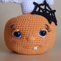 Spooky the Pumpkin Ghost amigurumi by SaphirhaseDesign