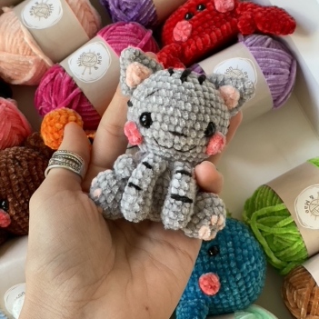 Cat Out of the Box amigurumi pattern by Nelly Handmade