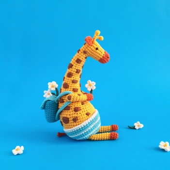 Hermann the Giraffe amigurumi pattern by Natura Crochet