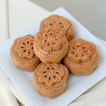 Mooncake amigurumi pattern by Curiouspapaya