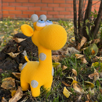 Giraffe Tom amigurumi pattern by Mommy Patterns