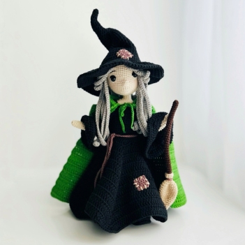 Spooky Witch amigurumi pattern by Fluffy Tummy