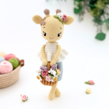 Angelica the Giraffe amigurumi pattern by Sarah's Hooks & Loops