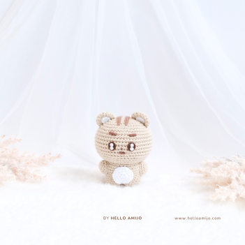 Cream Squirrel Crochet Pattern amigurumi pattern by Hello Amijo