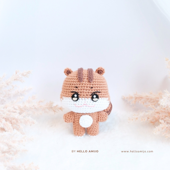 Squirrel Crochet Pattern amigurumi pattern by Hello Amijo