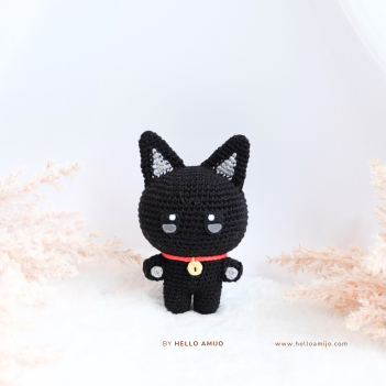 Black Cat Crochet Pattern amigurumi pattern by Hello Amijo