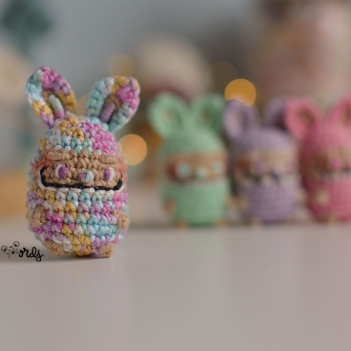 Mini smiling bunny amigurumi pattern by O Recuncho de Jei