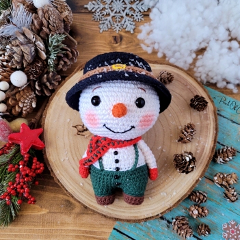 Mister Snowman amigurumi pattern by apinchofcotton
