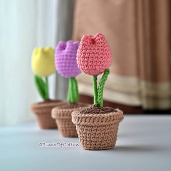 Tulip in a pot amigurumi pattern by apinchofcotton
