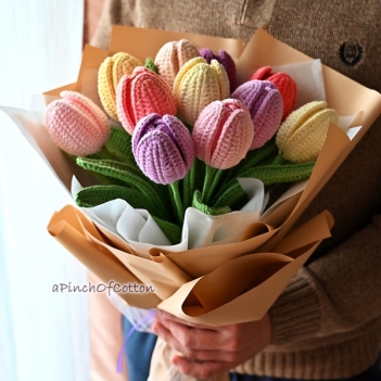 Tulips amigurumi pattern by apinchofcotton
