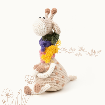 Giraffe Queen amigurumi pattern by The Loop Story