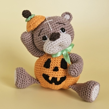 Boo the Pumpkin Bear amigurumi pattern by SaphirhaseDesign