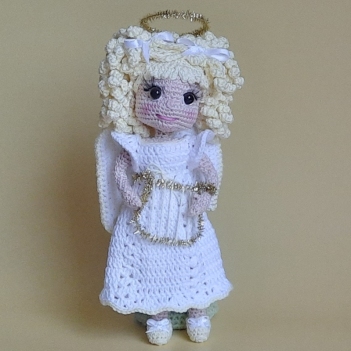 Christmas Angel Angie amigurumi pattern by SaphirhaseDesign